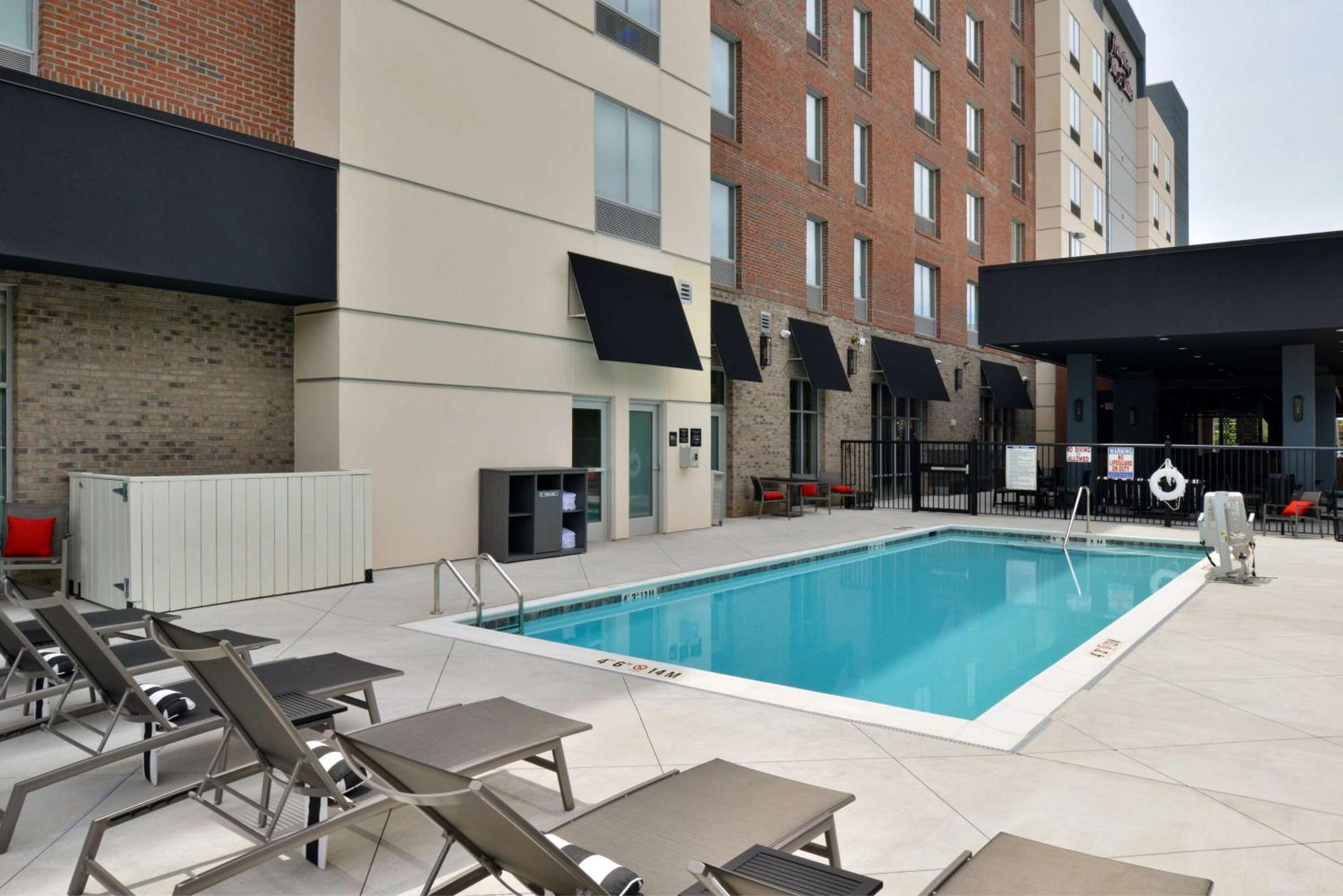 Hampton Inn & Suites Greensboro Downtown, Nc Экстерьер фото